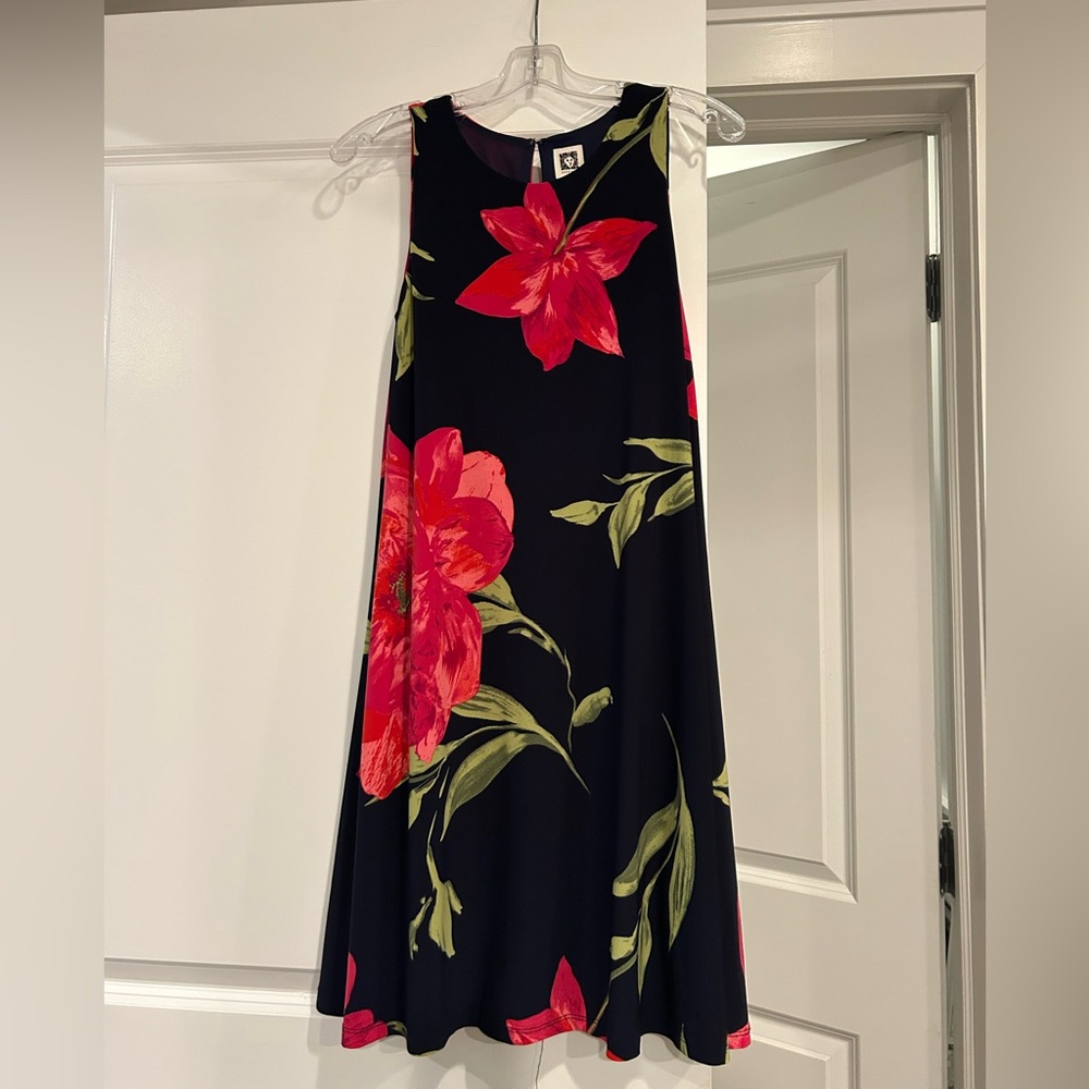 Size 2, 
Anne Klein Sleeveless Floral Dress, Fully Lined, 96% Poly, 4% Excellent
